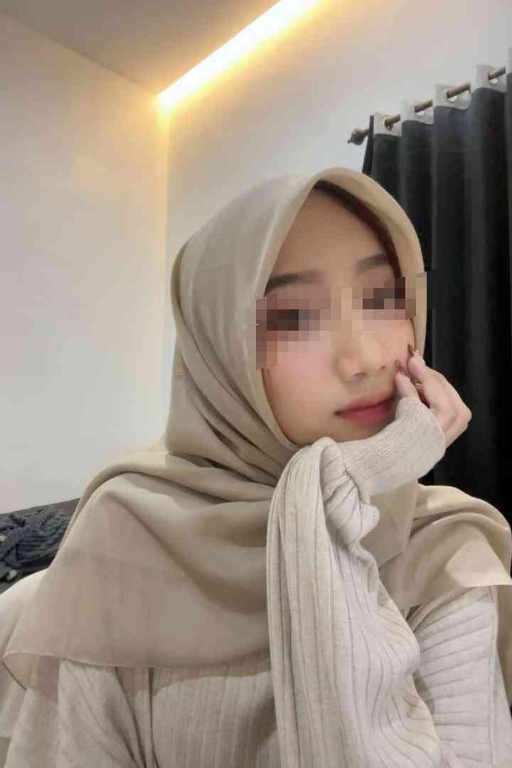 Book Kesya: Natural Malay Call Girl for Incall & Hotel Outcall